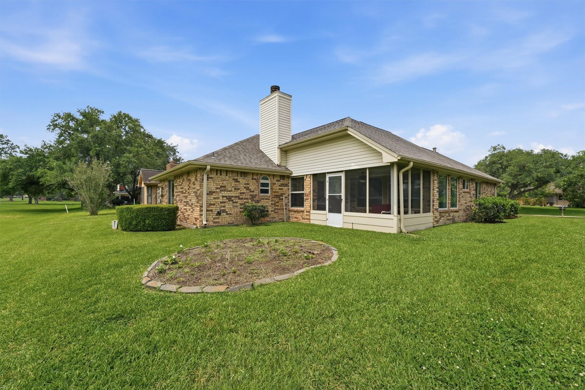 3206 N Peach Hollow Circle, Pearland, TX 77584 Back Yard