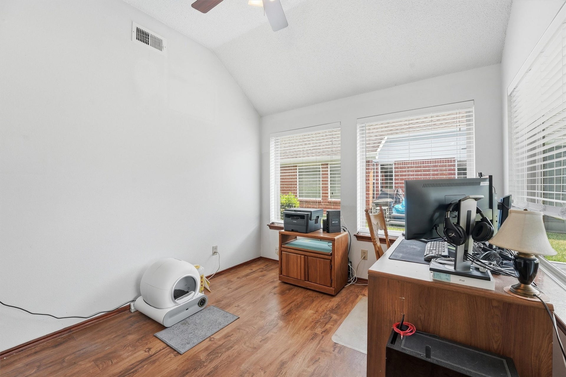 3206 N Peach Hollow Circle, Pearland, TX 77584 Office