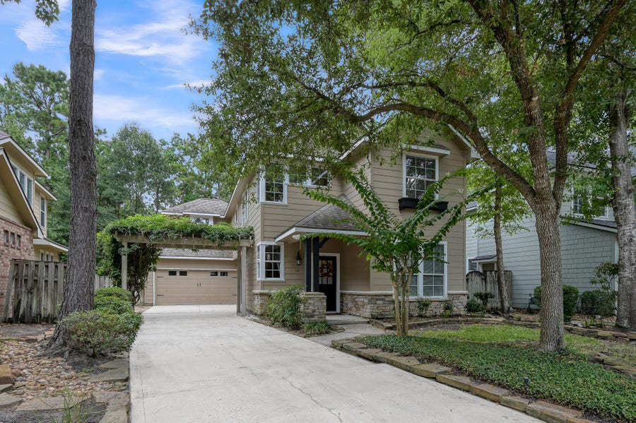 Property photo for 10 N Flickering Sun Circle, The Woodlands, TX