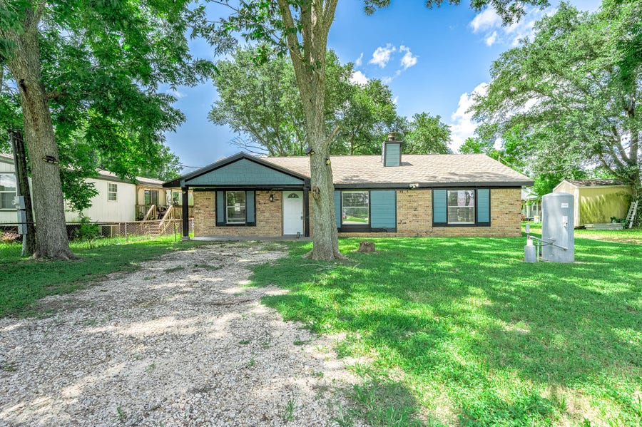 Property photo for 455 County Road 129b, Alvin, TX