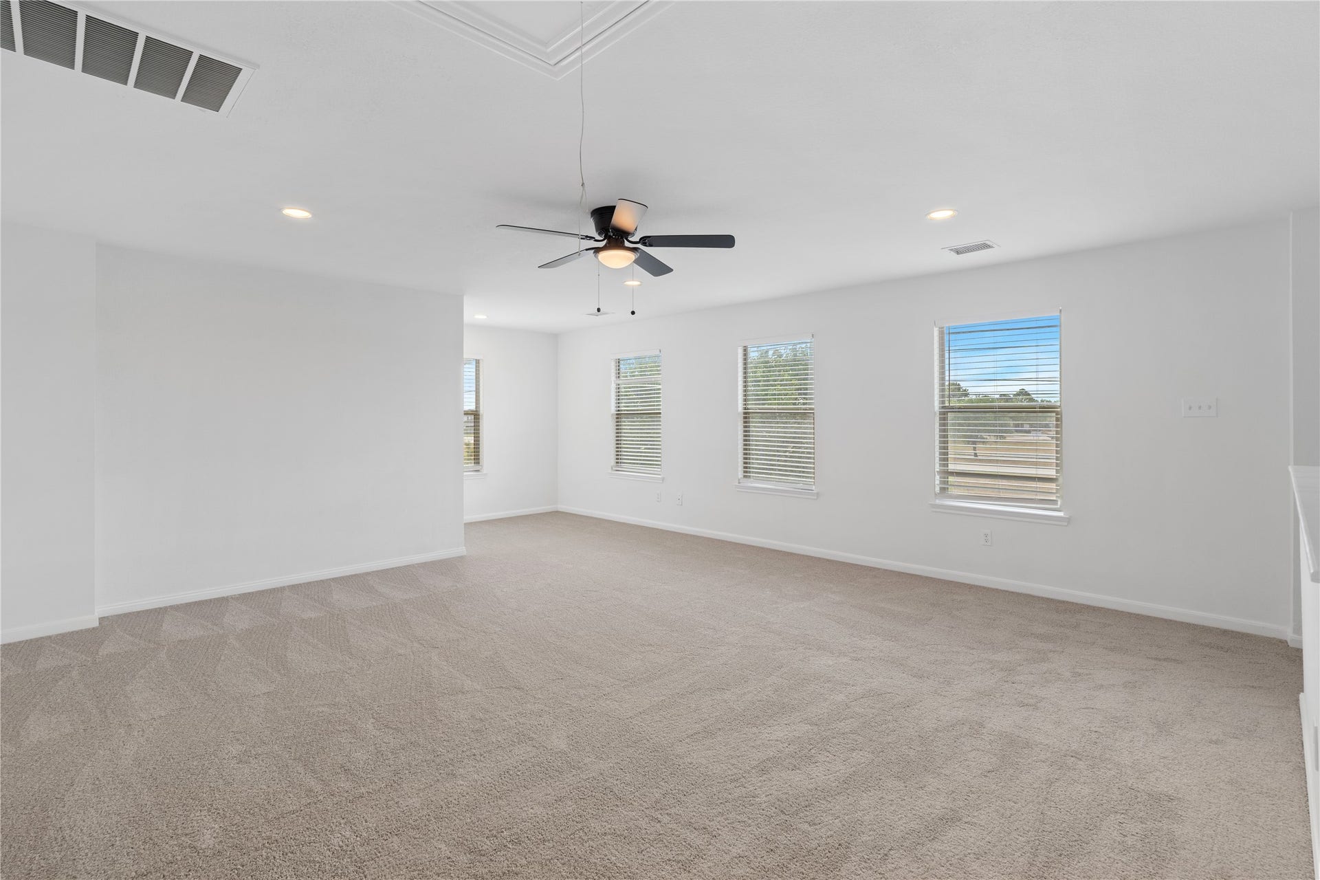 21611 Manitou Falls Lane, Katy, TX 77449 Game Room / Flex Space Expansive upstairs flex space with multiple windows, recessed lighting, a ceiling fan, and plenty of room for media, recreation, or additional lounge space.