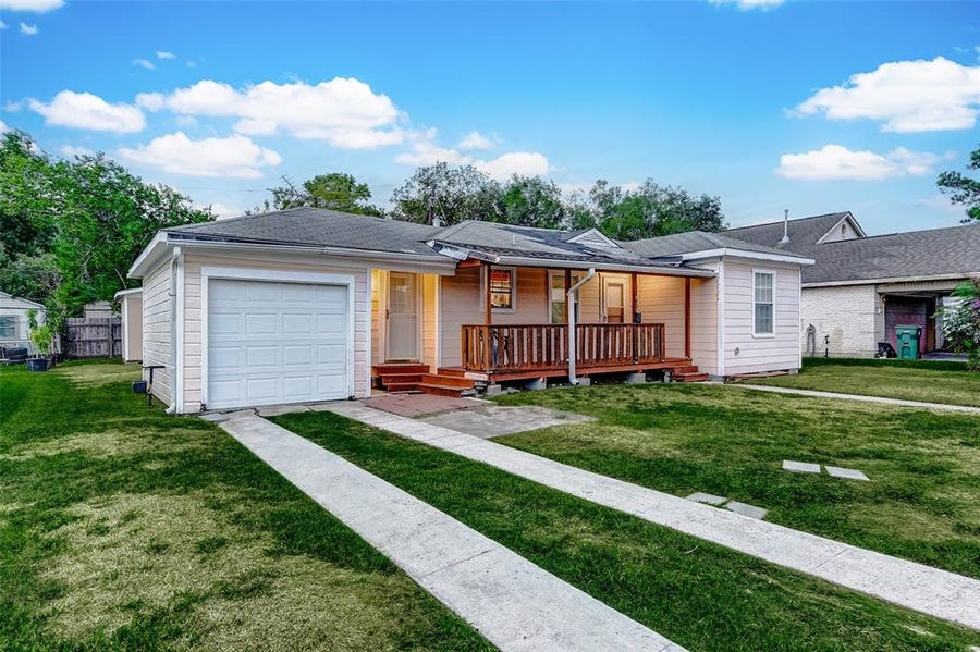 Property photo for 913 Maple Avenue, Pasadena, TX