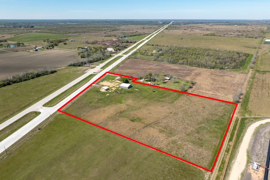 Property photo for 27427 Highway 36, Damon, TX