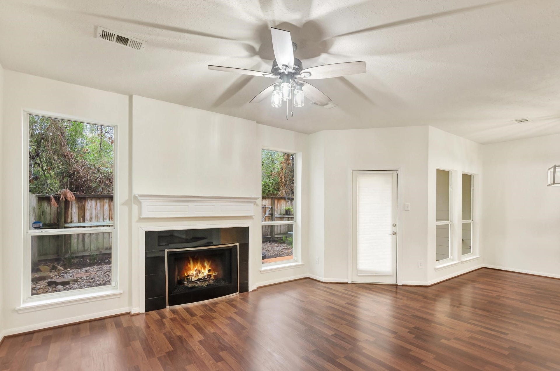 100 PIPER TRACE, The Woodlands, TX 77381 100 PIPER TRACE, The Woodlands, TX 77381