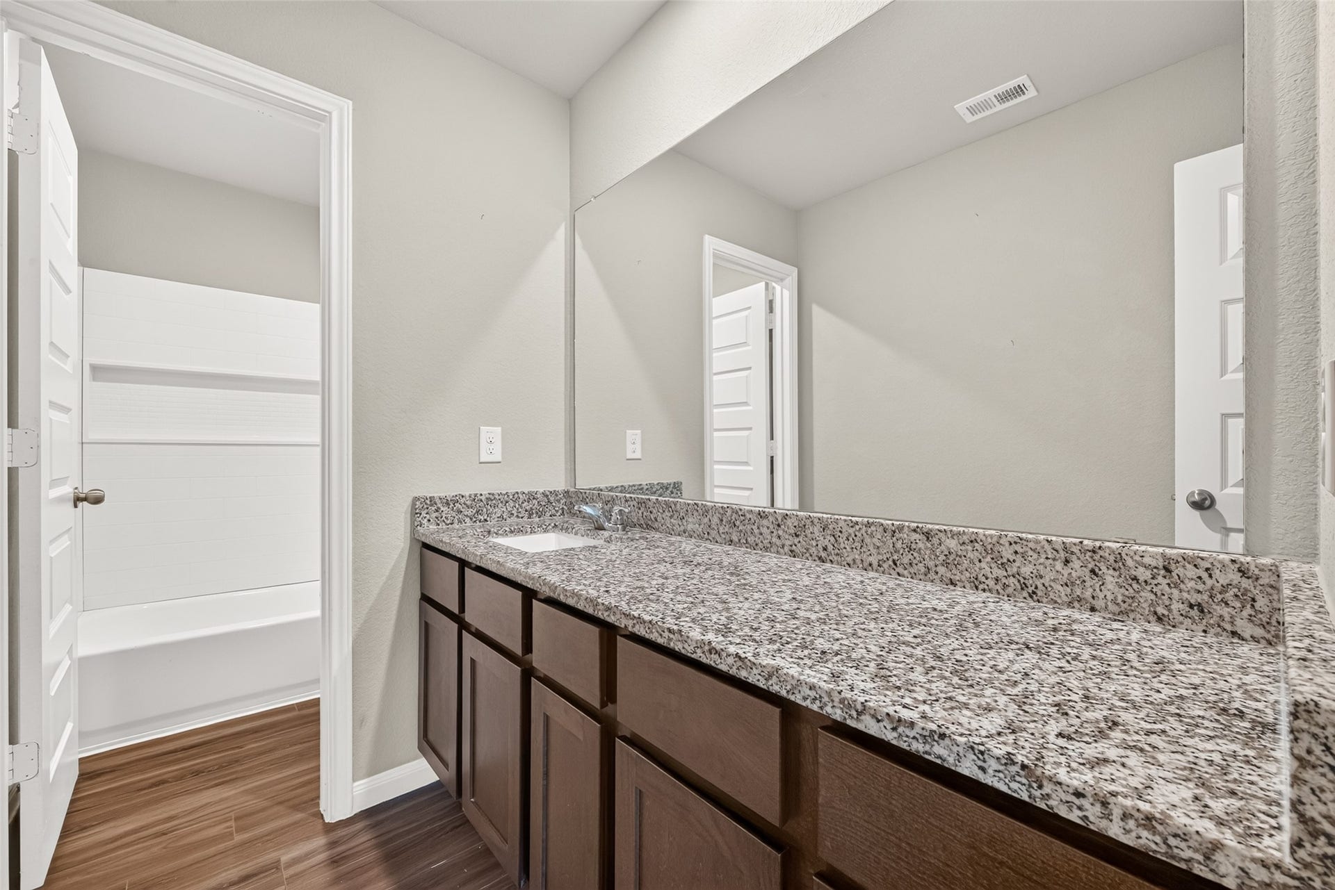 5342 Briana Dee Drive, Rosharon, TX 77583 Second Bathrooms upstaris