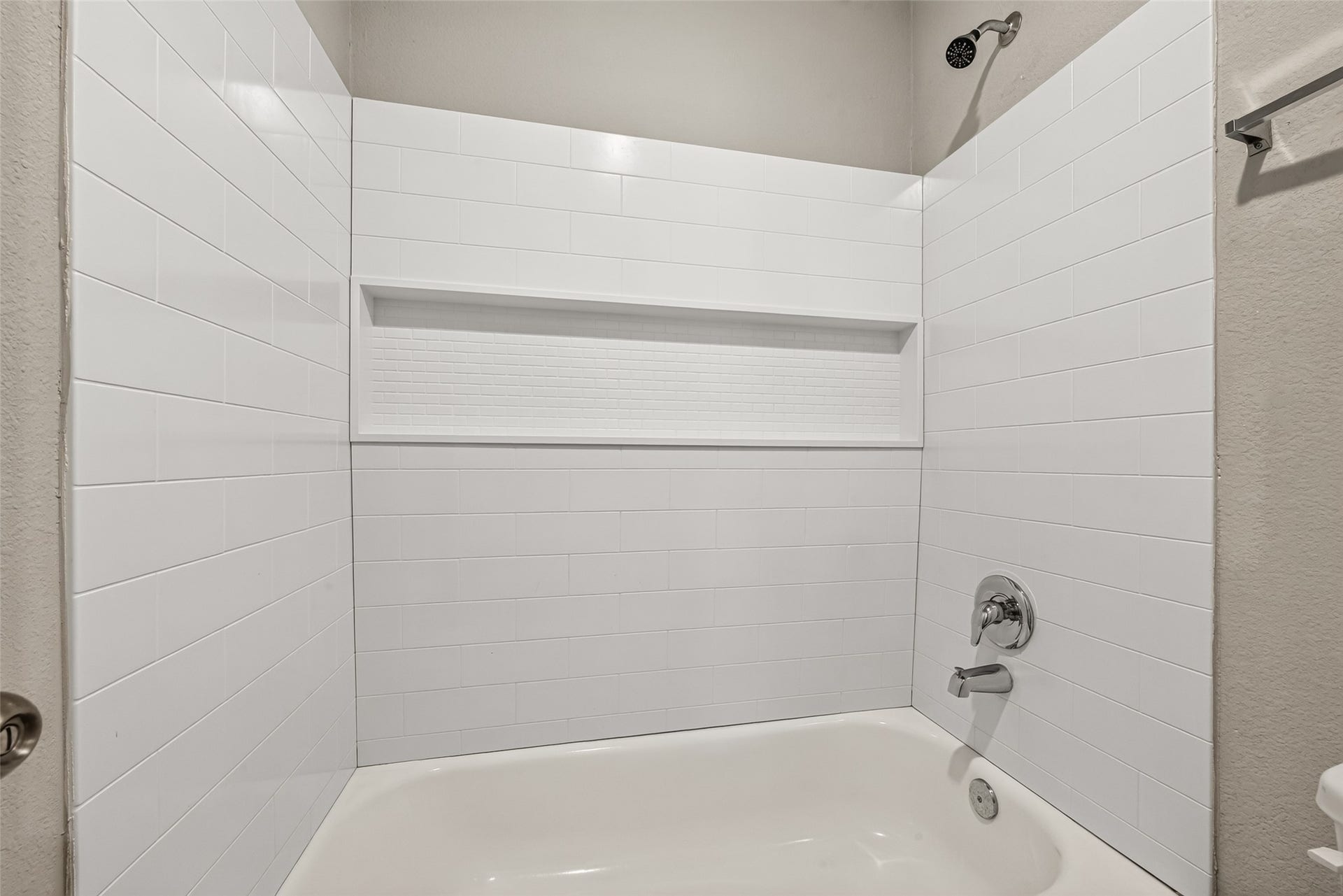 5342 Briana Dee Drive, Rosharon, TX 77583 Second Bathroom