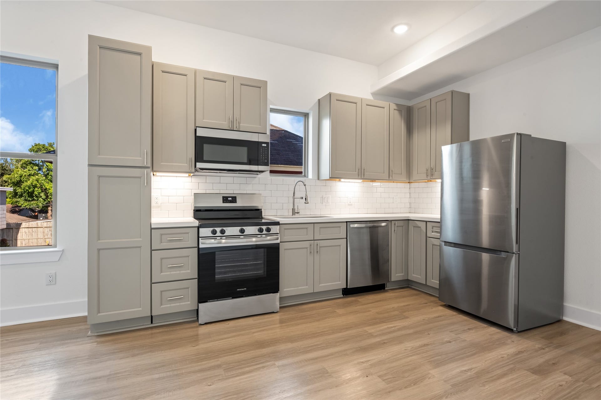 5623 Eskridge Street, #A, Houston, TX 77023 Modern Kitchen with new appliances and quartz tops