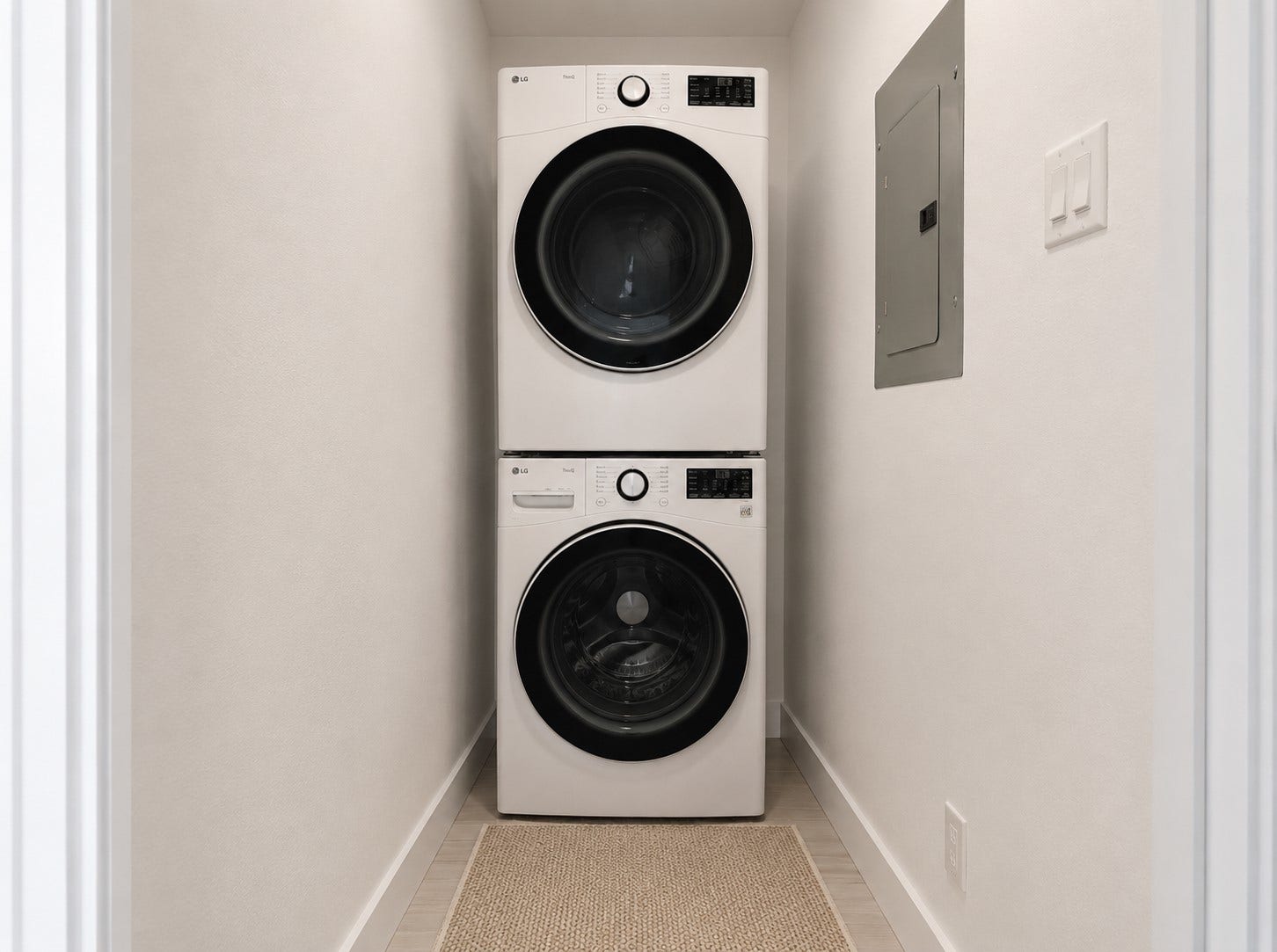 5623 Eskridge Street, #A, Houston, TX 77023 Features Electric Washer and Dryer in laundry room