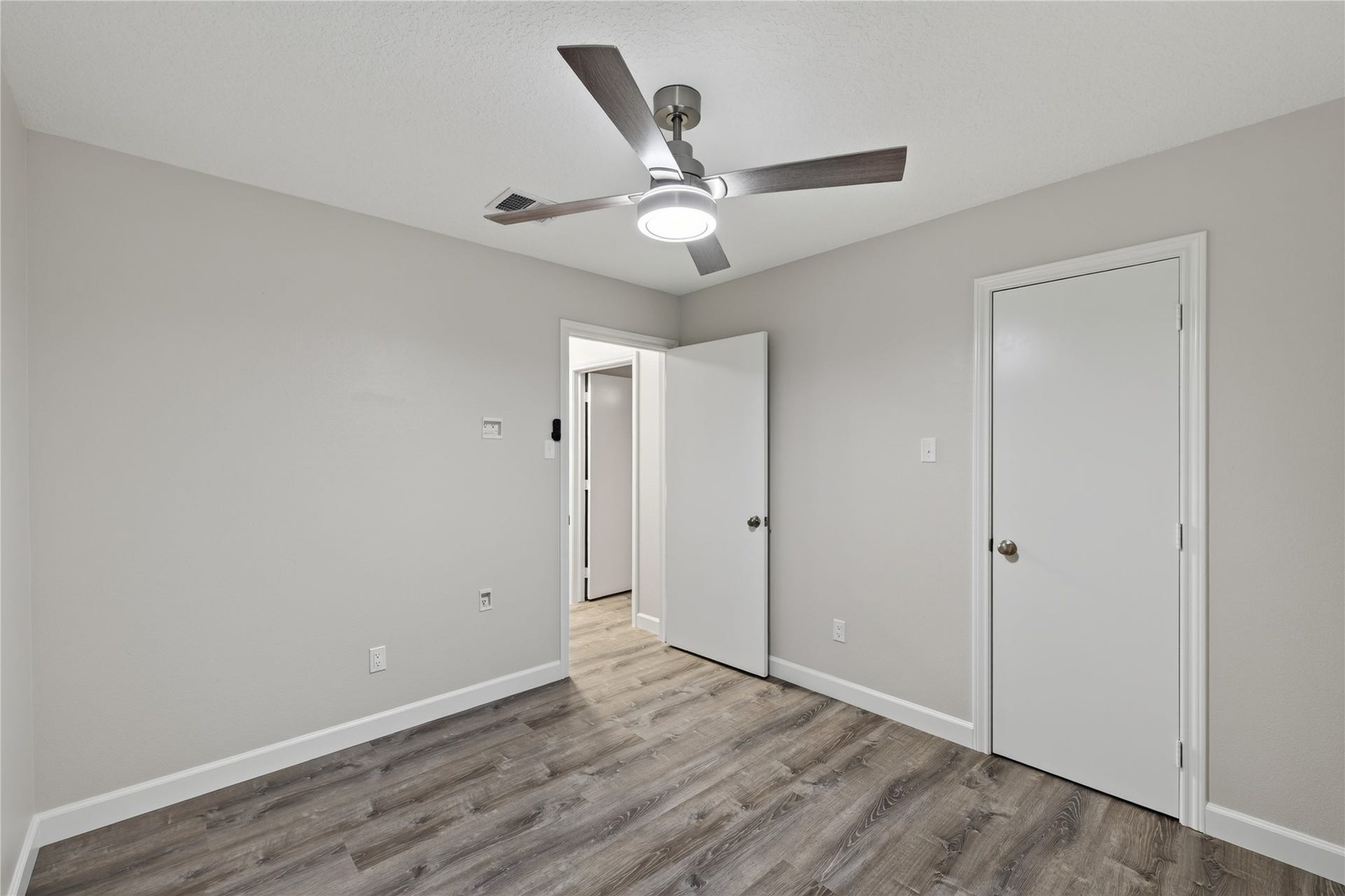 3413 Owens Drive, Dickinson, TX 77539 Bedroom