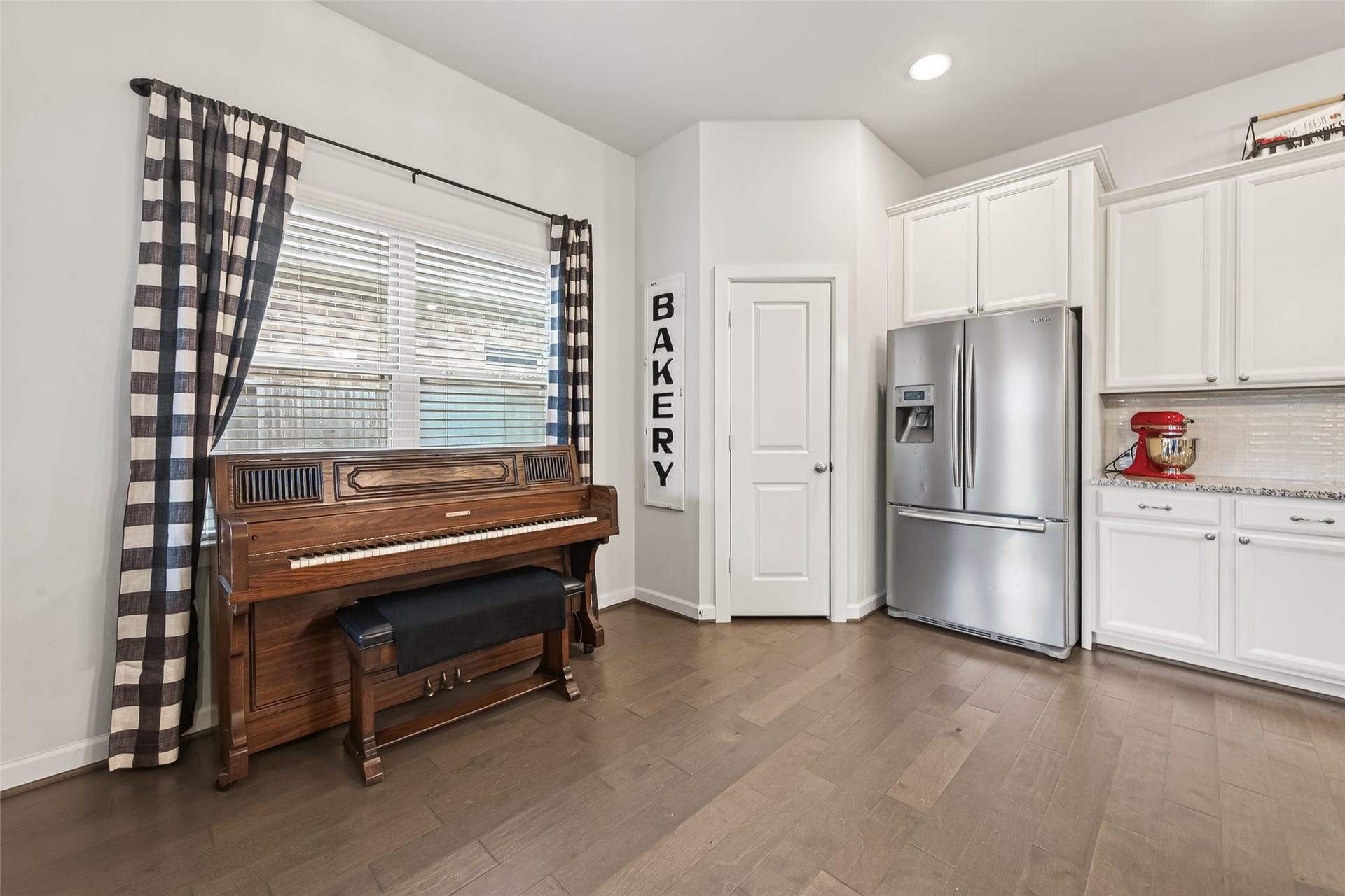 2223 Tonkawa Trail, Katy, TX 77493 2223 Tonkawa Trail, Katy, TX 77493