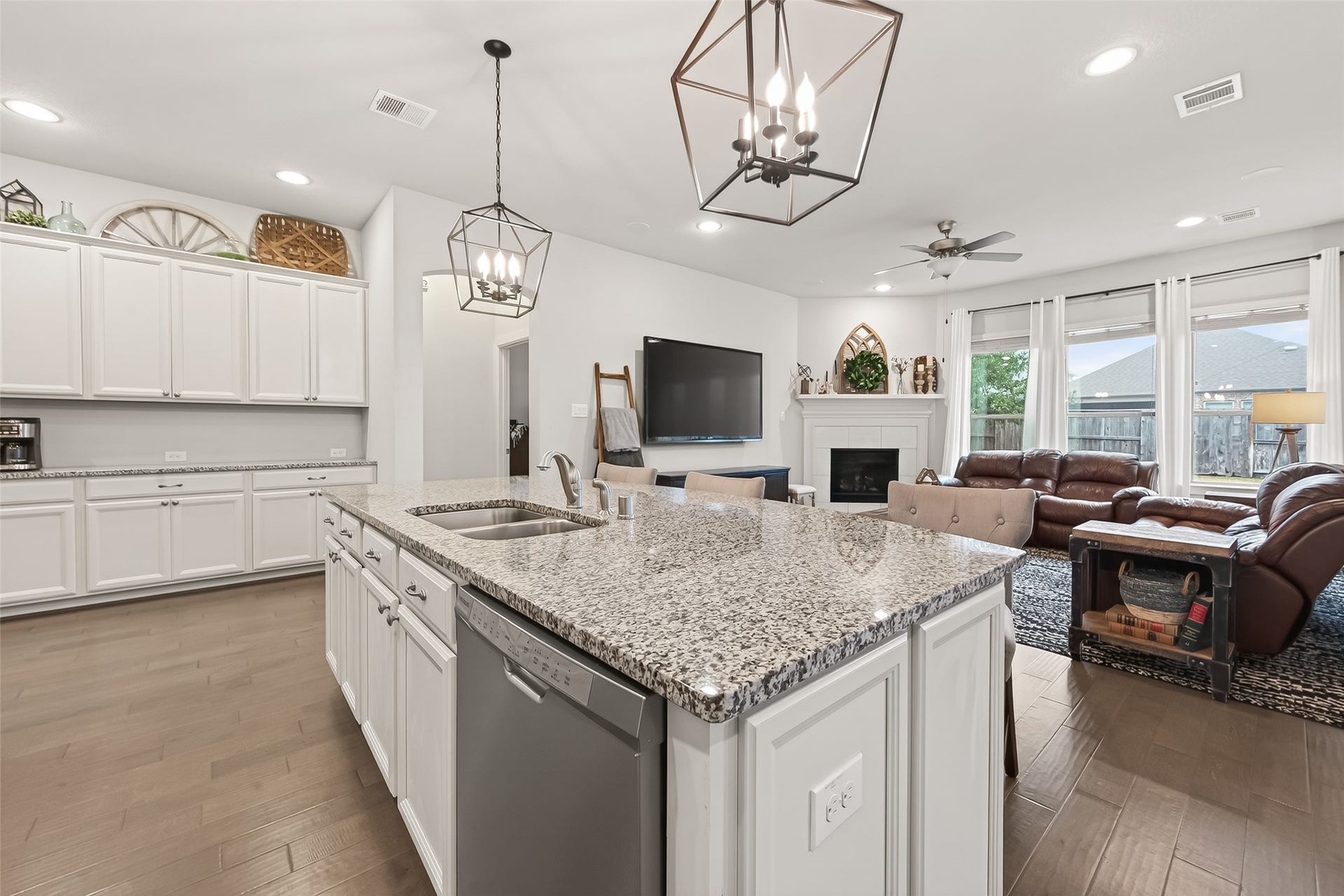 2223 Tonkawa Trail, Katy, TX 77493 2223 Tonkawa Trail, Katy, TX 77493