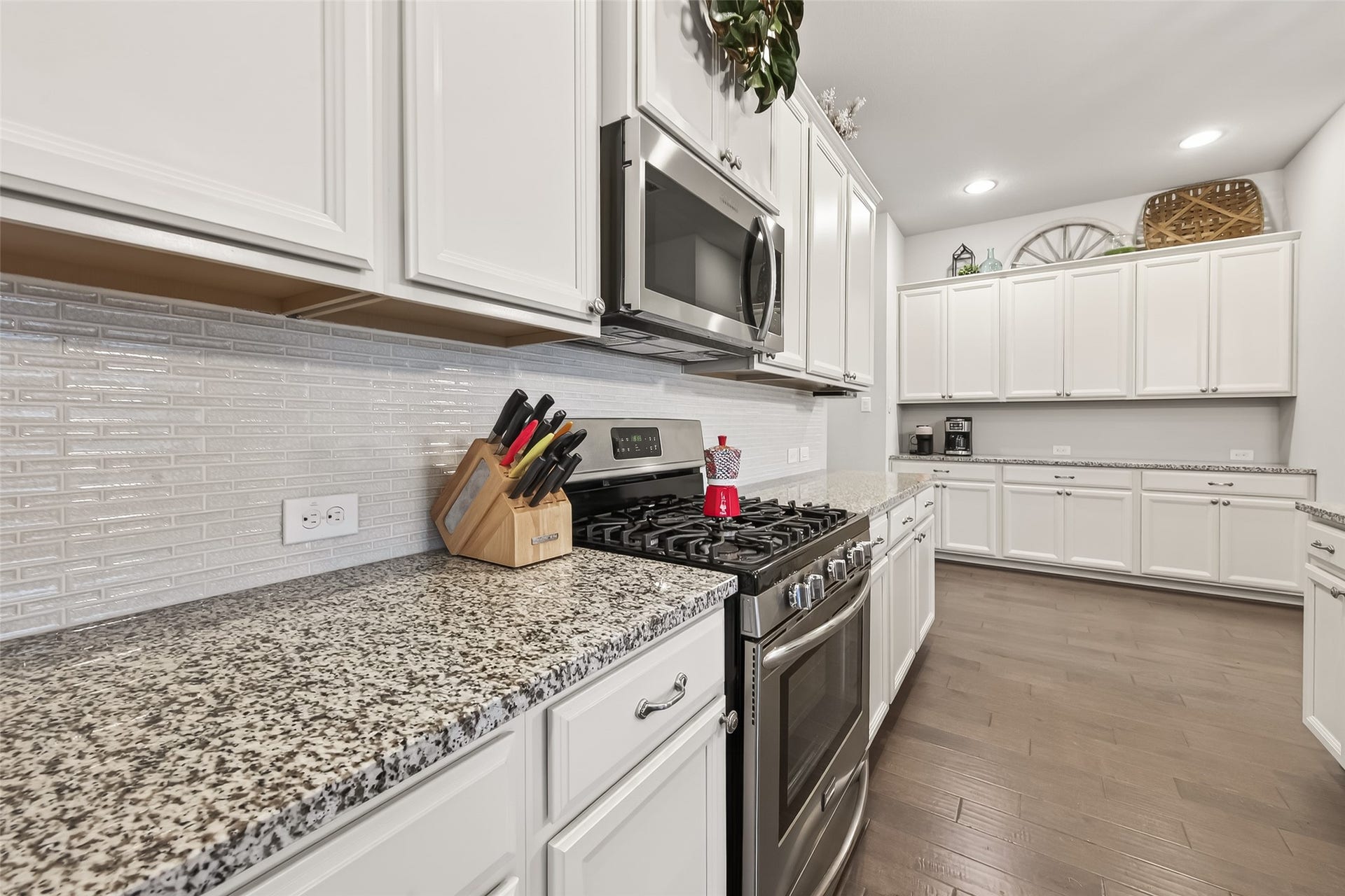 2223 Tonkawa Trail, Katy, TX 77493 2223 Tonkawa Trail, Katy, TX 77493