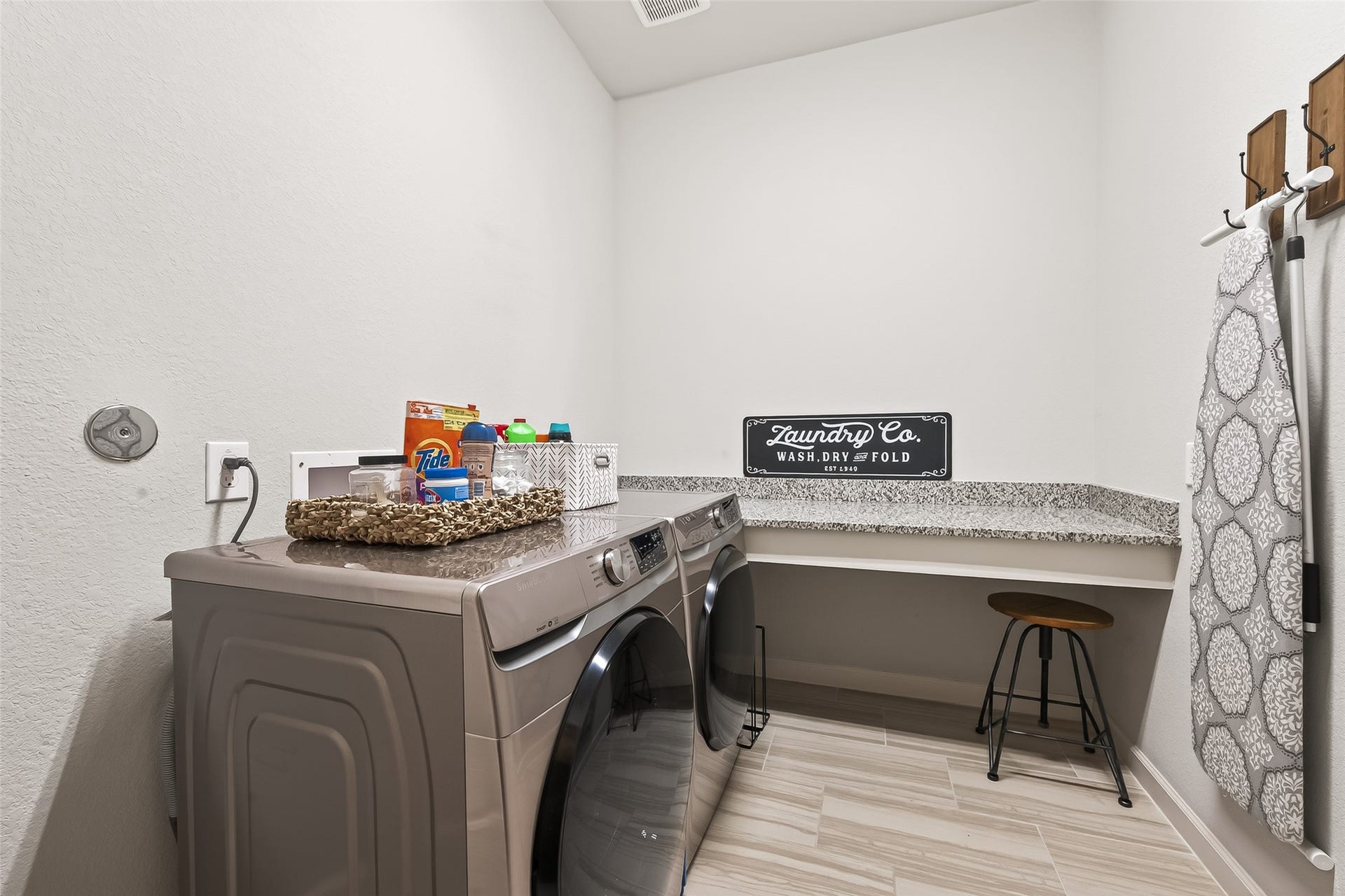 2223 Tonkawa Trail, Katy, TX 77493 2223 Tonkawa Trail, Katy, TX 77493