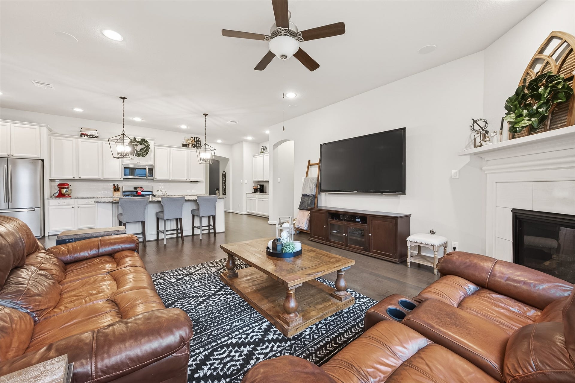 2223 Tonkawa Trail, Katy, TX 77493 2223 Tonkawa Trail, Katy, TX 77493