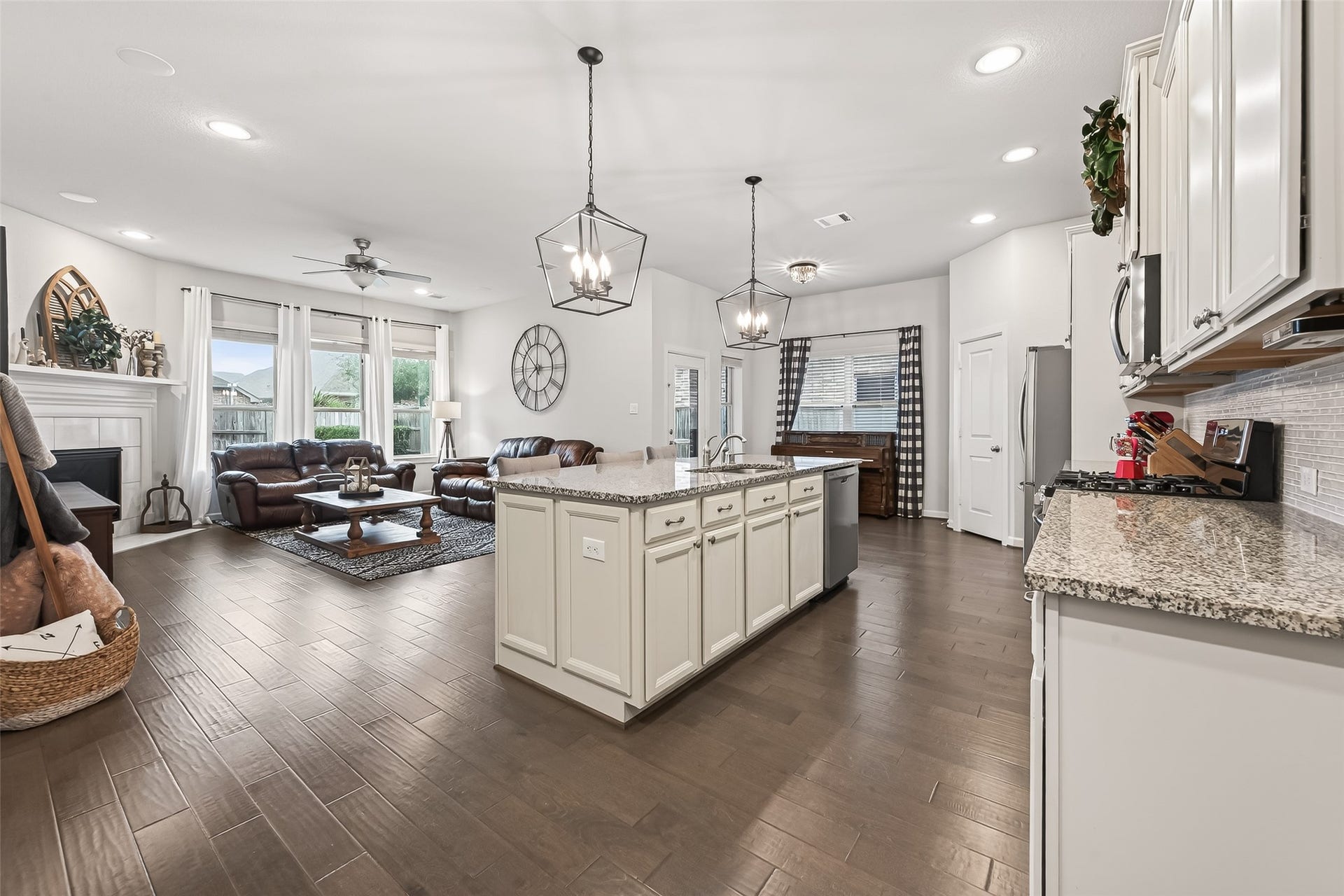 2223 Tonkawa Trail, Katy, TX 77493 2223 Tonkawa Trail, Katy, TX 77493