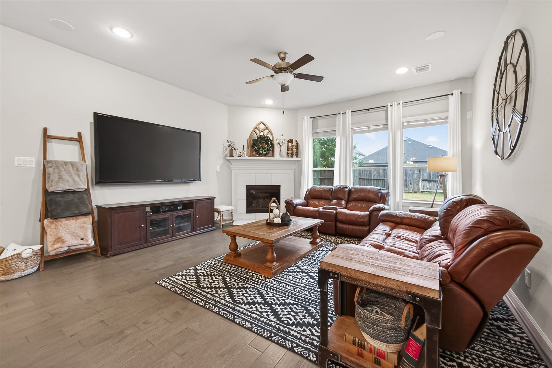 2223 Tonkawa Trail, Katy, TX 77493 2223 Tonkawa Trail, Katy, TX 77493