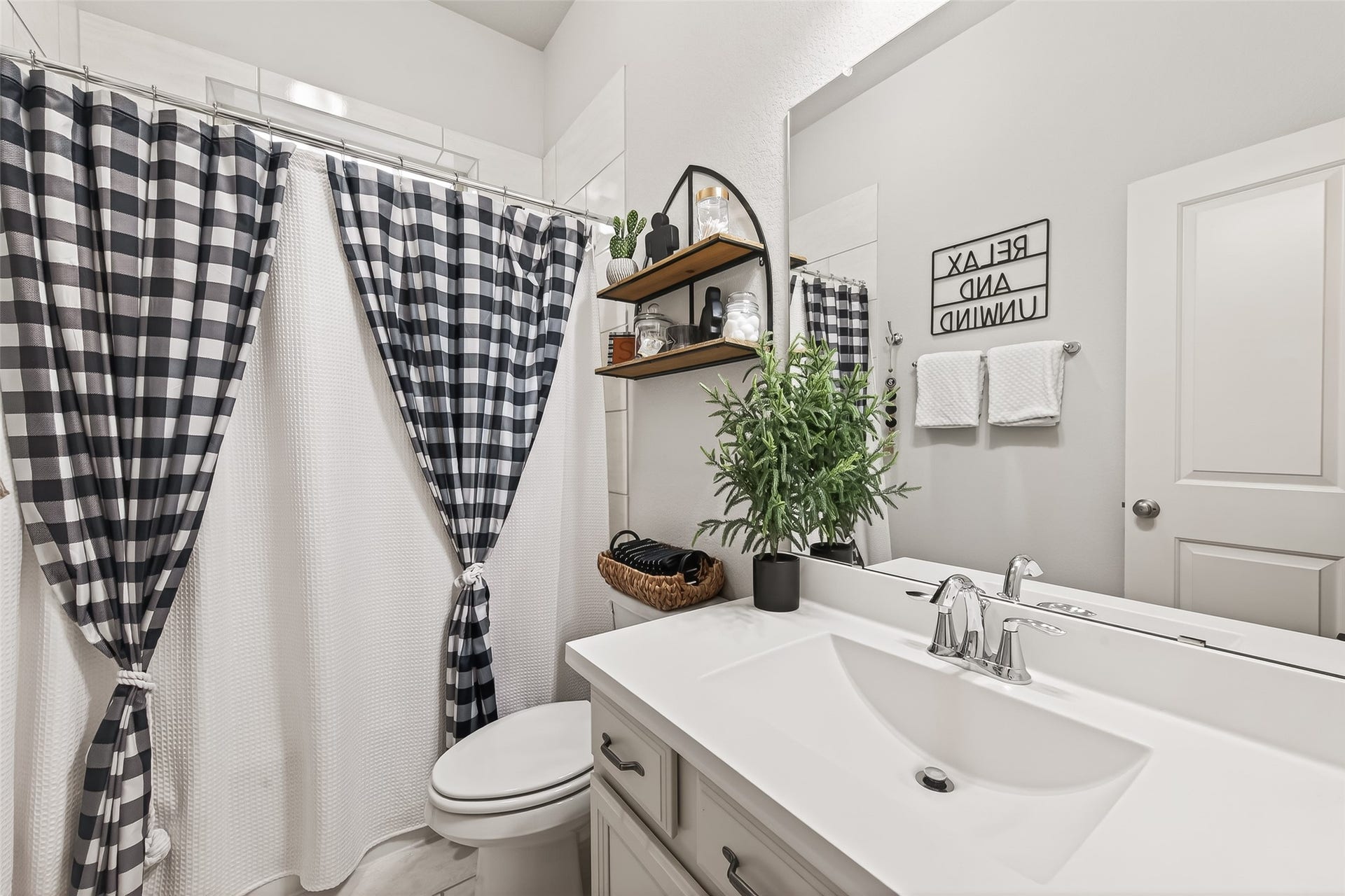 2223 Tonkawa Trail, Katy, TX 77493 2223 Tonkawa Trail, Katy, TX 77493