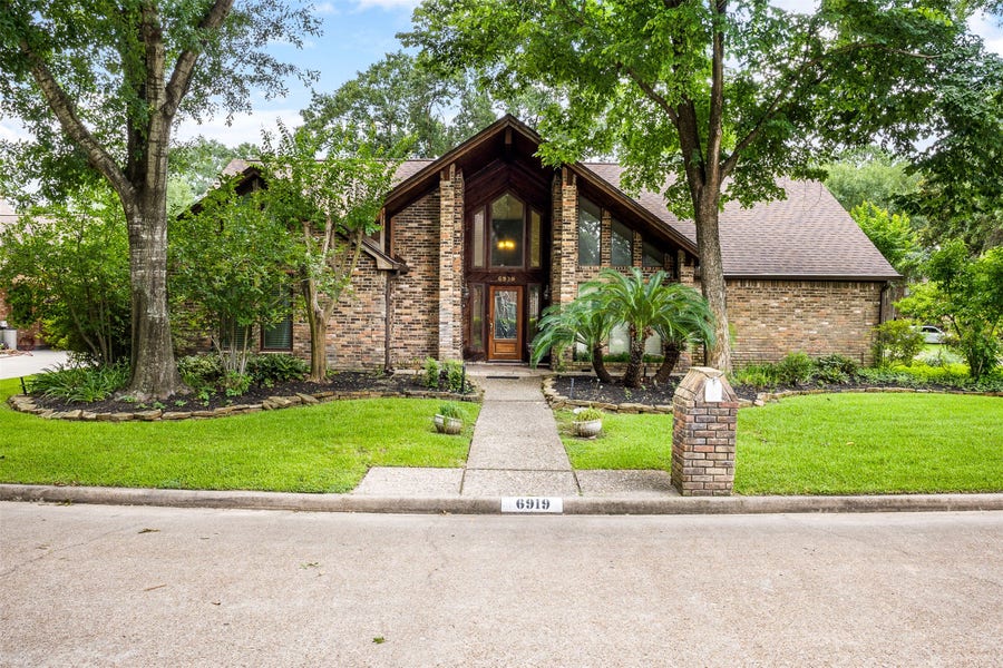 Property photo for 6919 Fawncliff Drive, Houston, TX