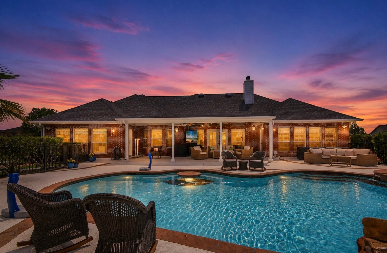 143 Lago Circle Drive N, Santa Fe, TX 77517 Twilight image