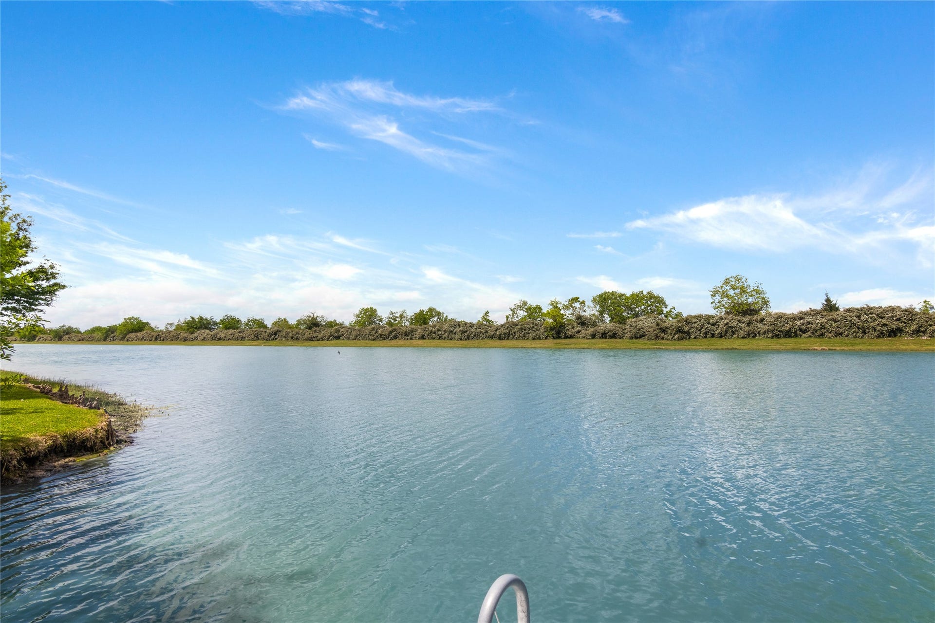 143 Lago Circle Drive N, Santa Fe, TX 77517 Community Ski Lake with blue water