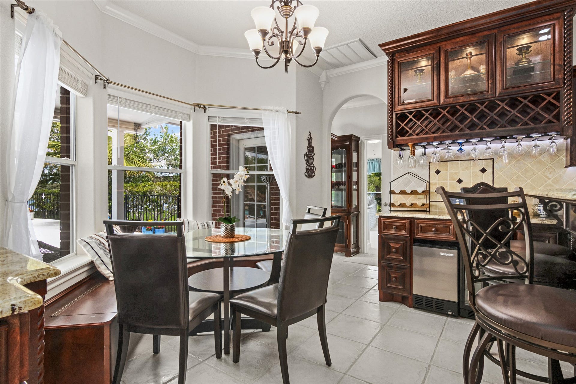 143 Lago Circle Drive N, Santa Fe, TX 77517 Dining Area with Wine Bar/Coffee Bar