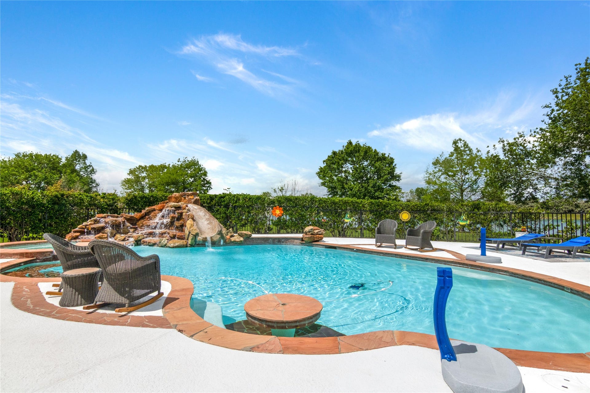 143 Lago Circle Drive N, Santa Fe, TX 77517 Your own getaway right in your very own backyard!