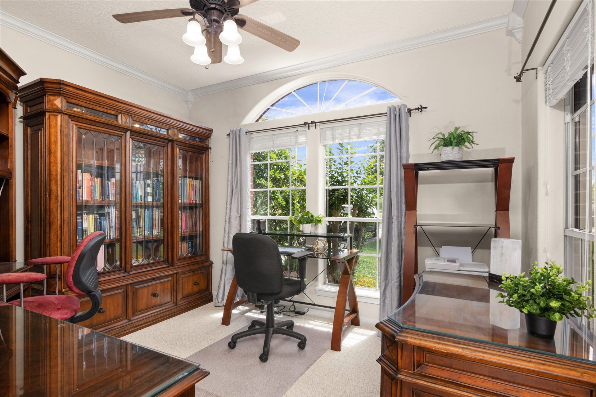 143 Lago Circle Drive N, Santa Fe, TX 77517 Executive office
