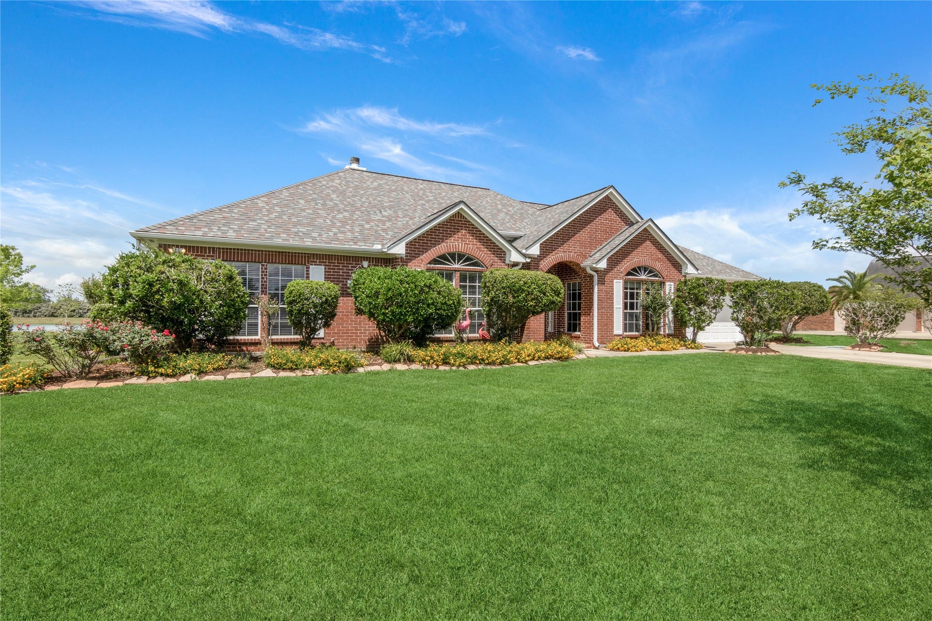 143 Lago Circle Drive N, Santa Fe, TX 77517 Welcome Home to your 1 acre waterfront property!
