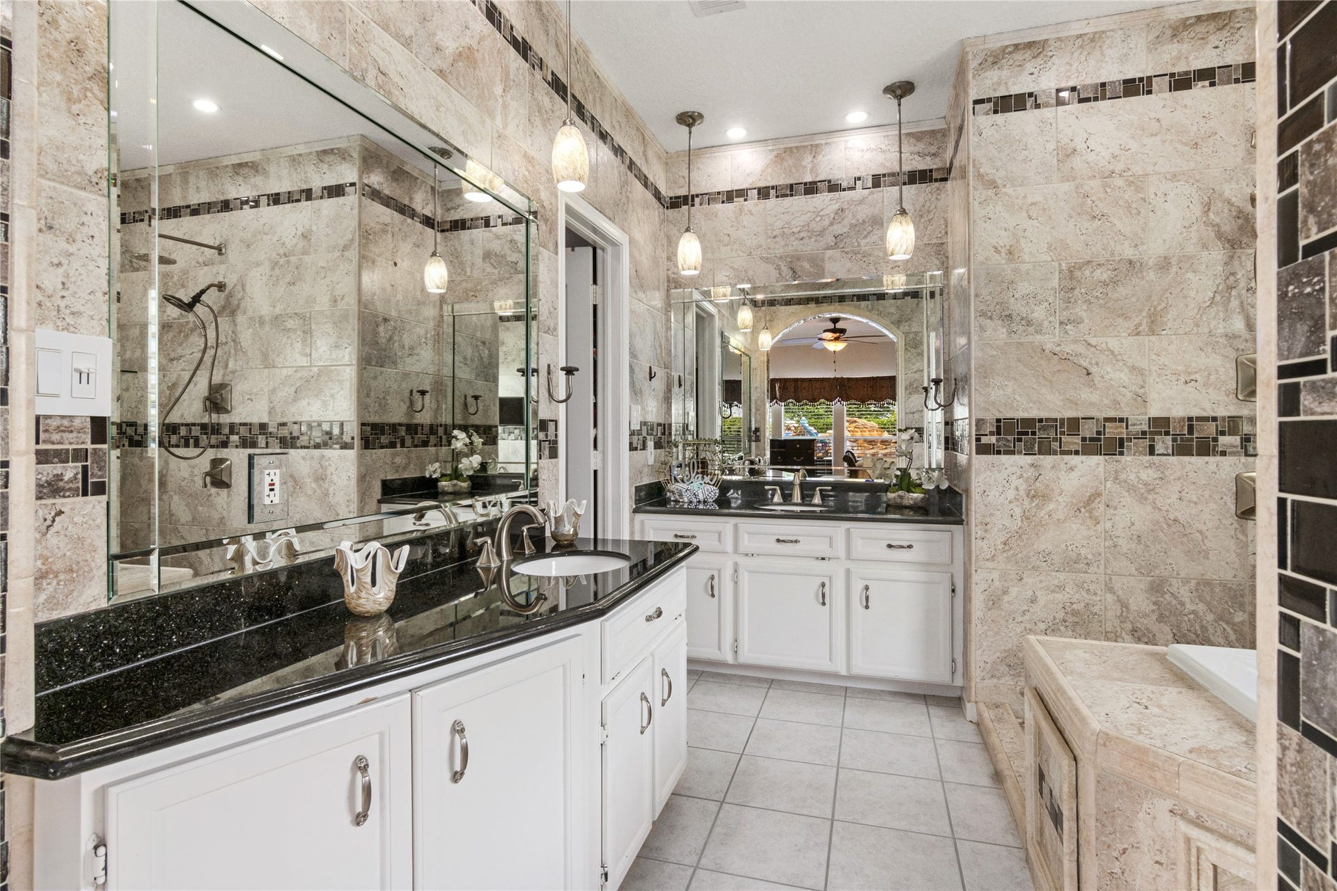 143 Lago Circle Drive N, Santa Fe, TX 77517 Dreamy Primary Bathroom