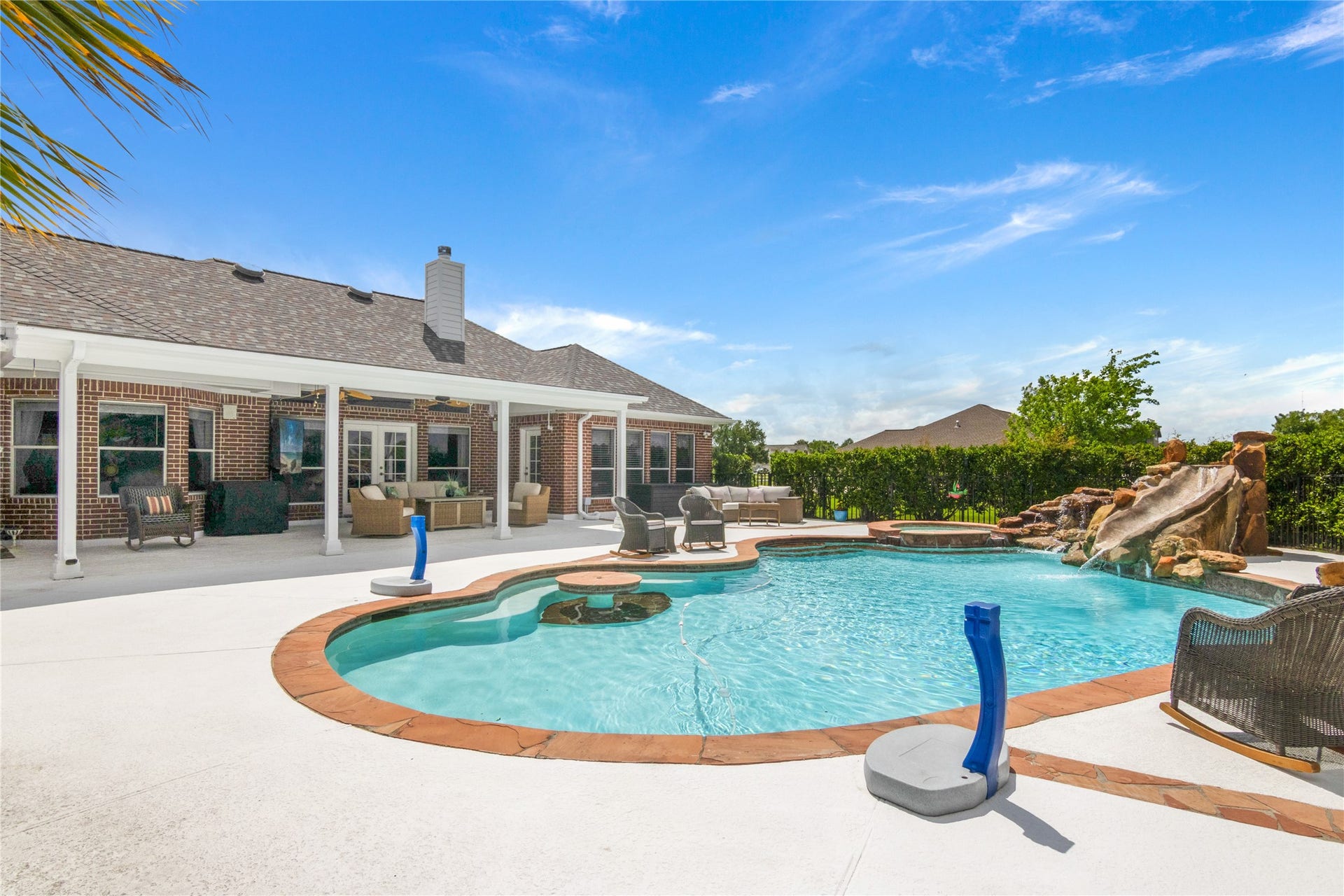 143 Lago Circle Drive N, Santa Fe, TX 77517 Table in pool for umbrella