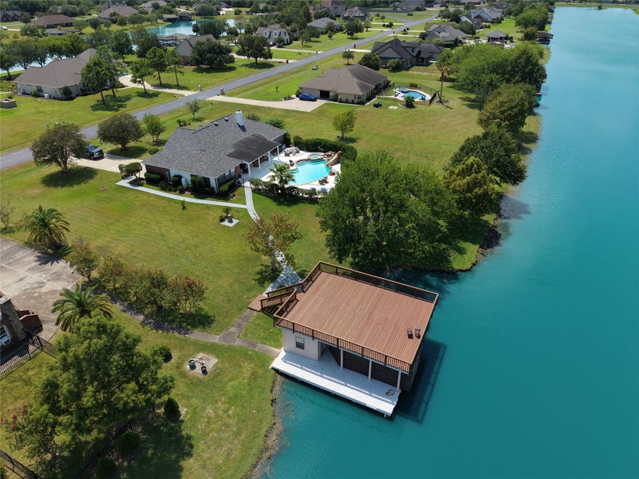 Property photo for 143 Lago Circle Drive N, Santa Fe, TX