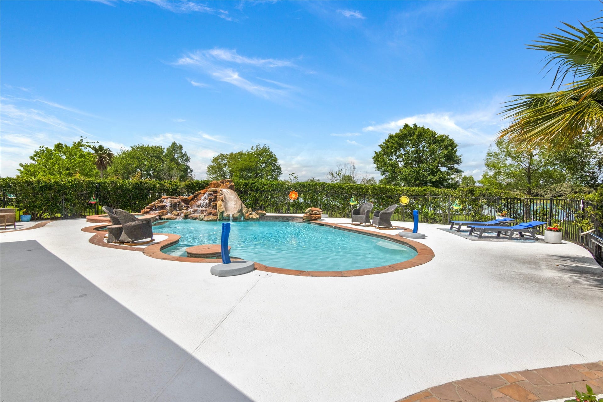 143 Lago Circle Drive N, Santa Fe, TX 77517 Cool deck