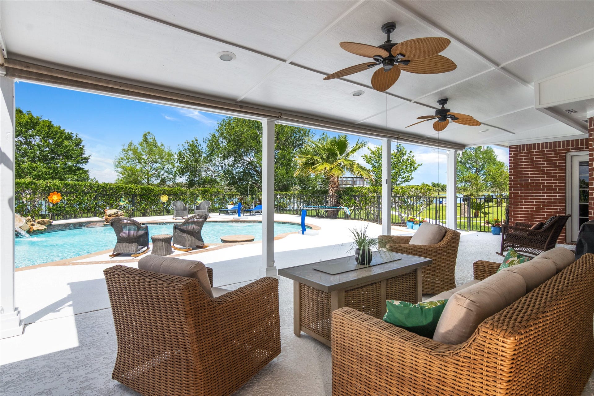 143 Lago Circle Drive N, Santa Fe, TX 77517 Relax on your Large covered Patio Area