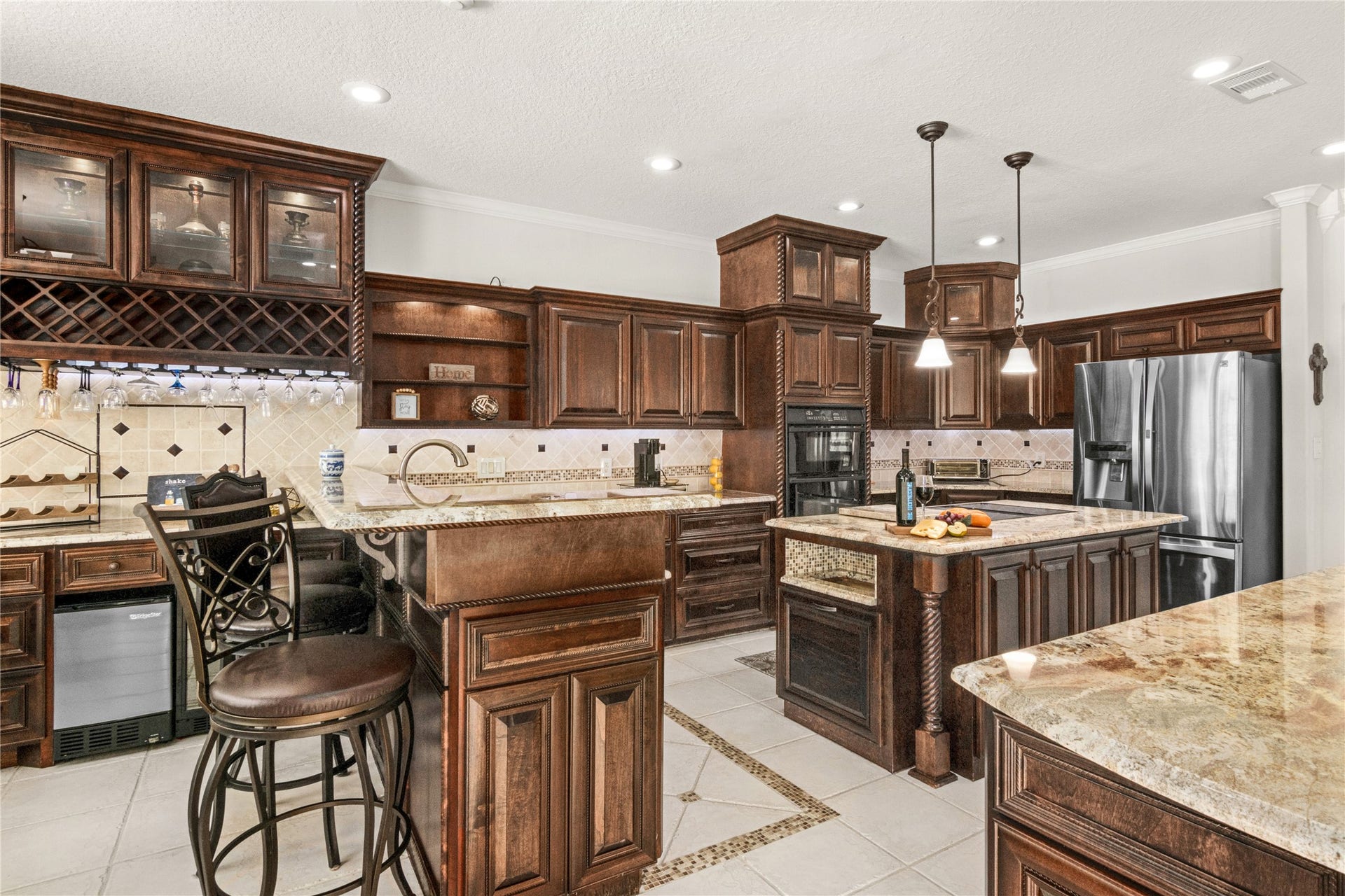 143 Lago Circle Drive N, Santa Fe, TX 77517 High end Gourmet Kitchen