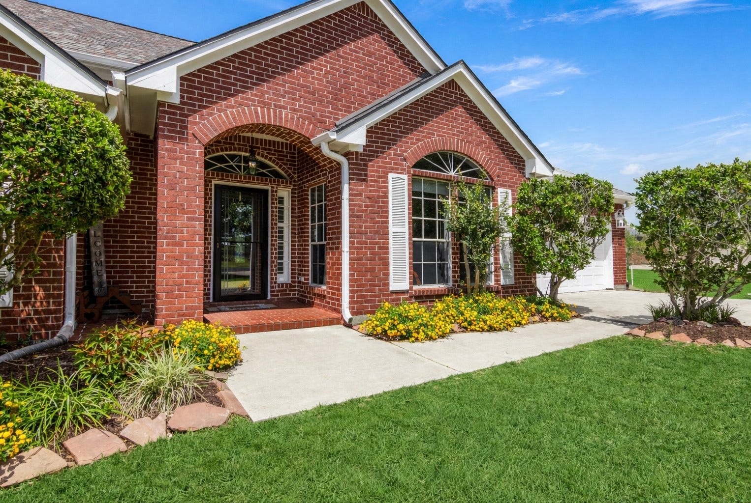 143 Lago Circle Drive N, Santa Fe, TX 77517 Front Elevation
