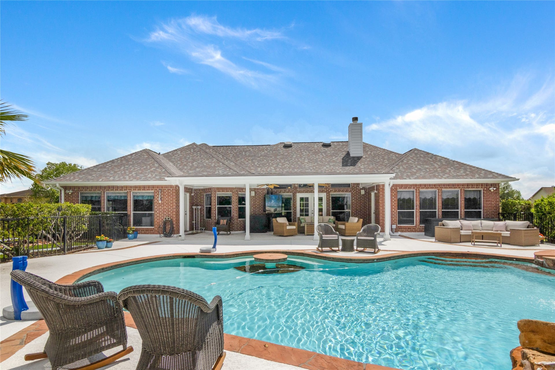 143 Lago Circle Drive N, Santa Fe, TX 77517 Luxury Vacation like backyard