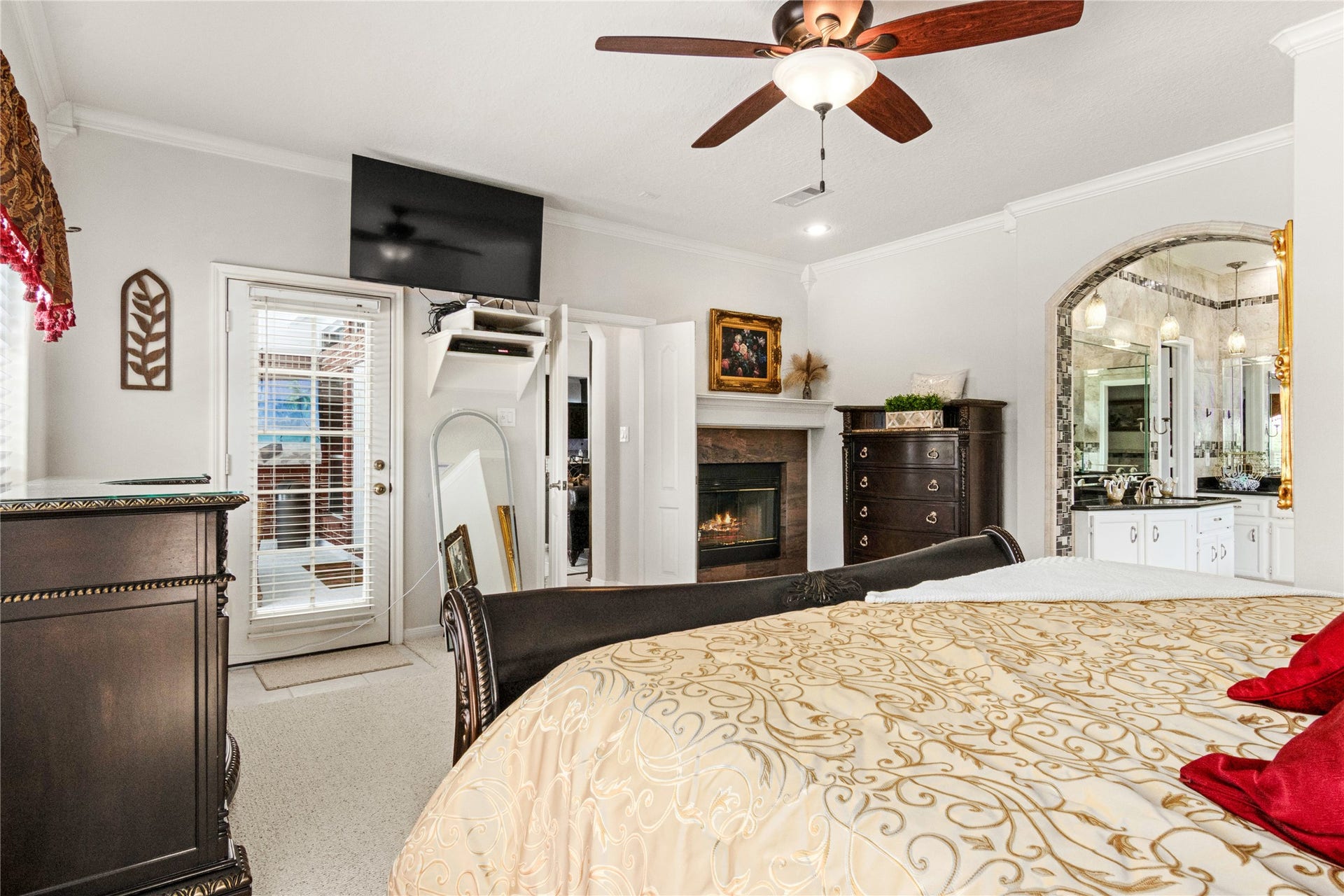 143 Lago Circle Drive N, Santa Fe, TX 77517 Wood burning fireplace in Primary Bedroom