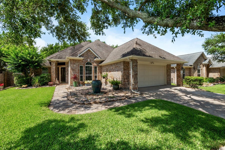 Property photo for 2723 Shelby Drive, Pearland, TX