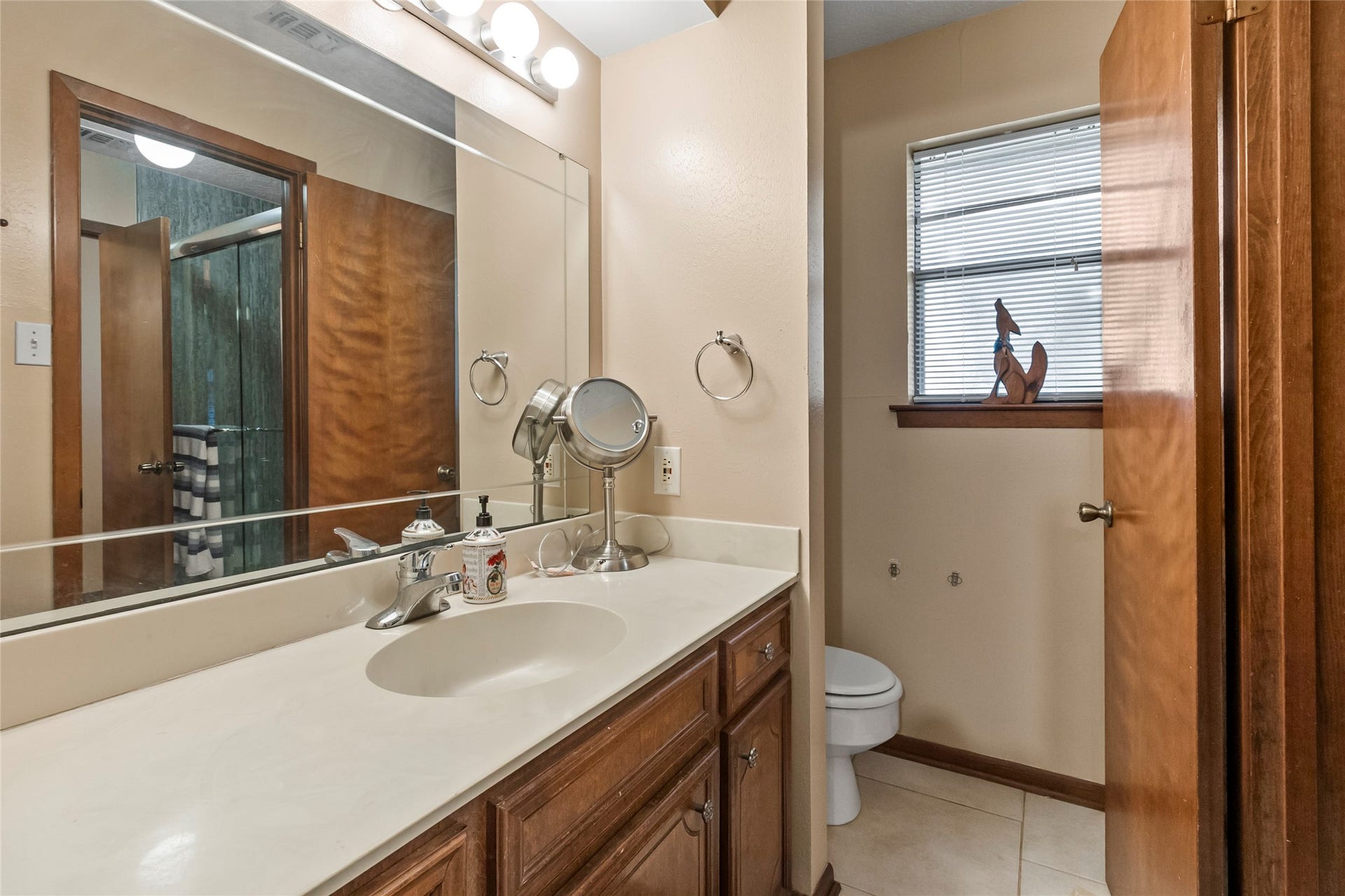 4114 Horseshoe Drive, Pleak, TX 77461 Jack and Jill of of bedroom 2/3