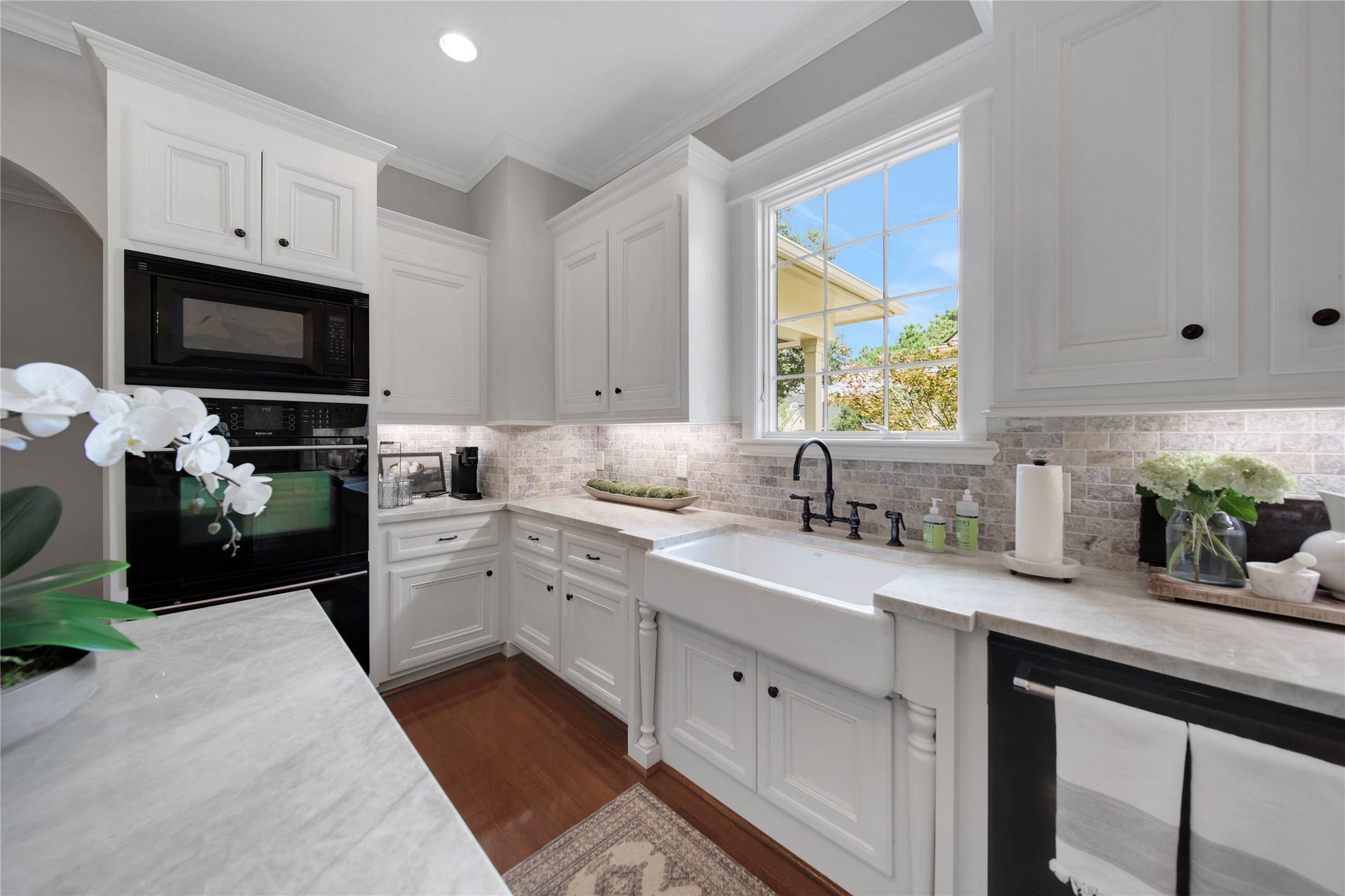12635 Hunters Canyon Lane, Cypress, TX 77429 There are double ovens and a microwave on one wall convenient to the island making food prep a breeze. The recessed lighting, under cabinet lighting, and kitchen window make the kitchen light and bright.