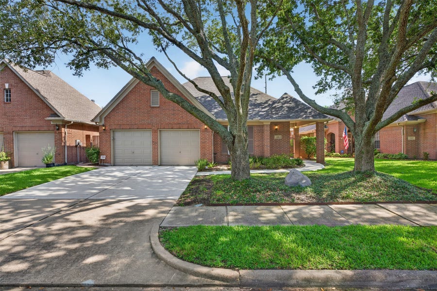 Property photo for 13911 Carriage Walk Lane, Houston, TX