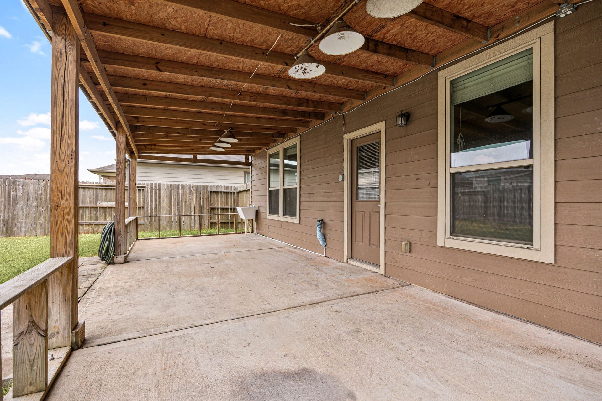 6727 Dayridge Lane, Houston, TX 77048