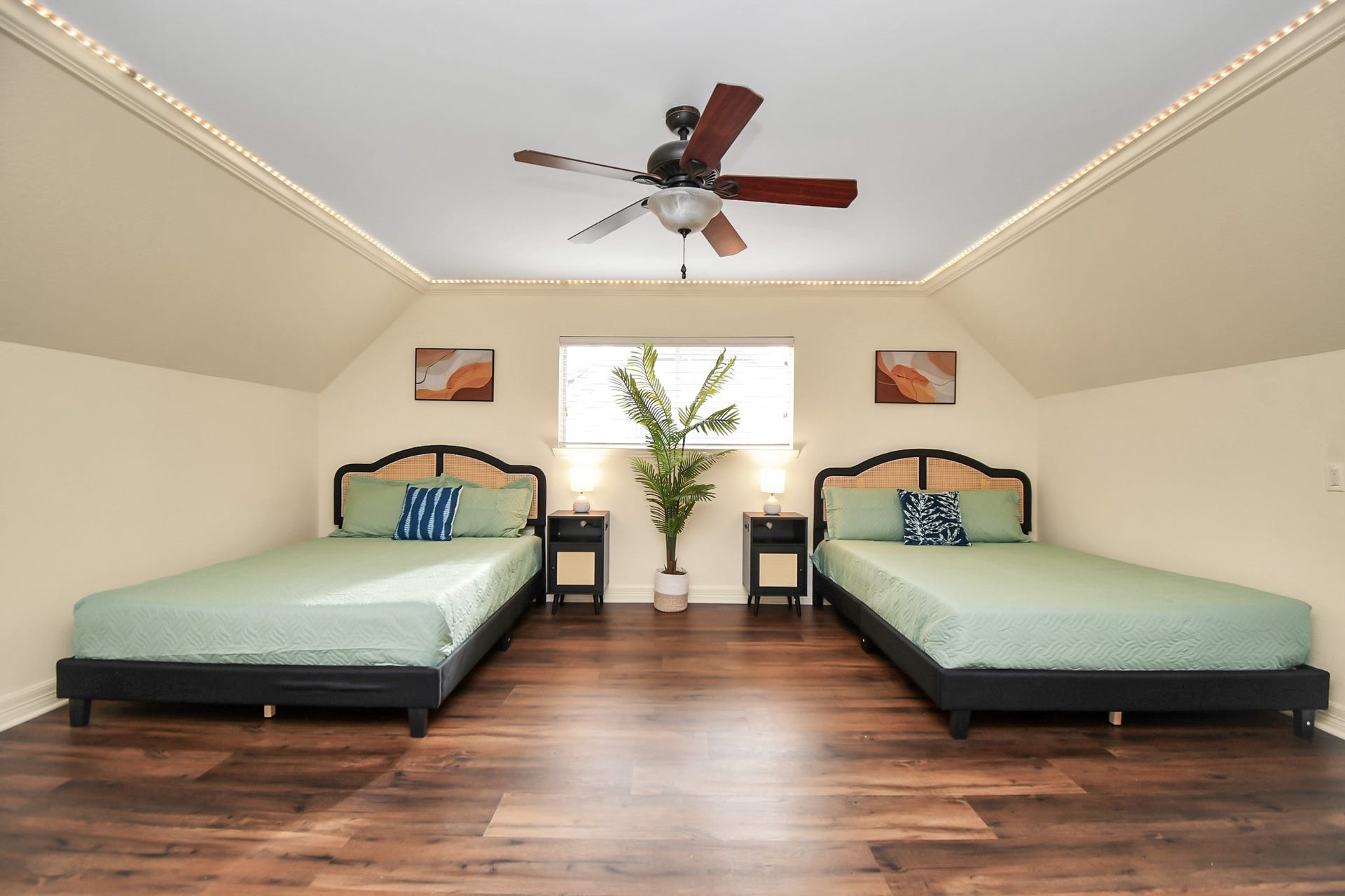 9606 Beverlyhill Street, Houston, TX 77063 9606 Beverlyhill Street, Houston, TX 77063