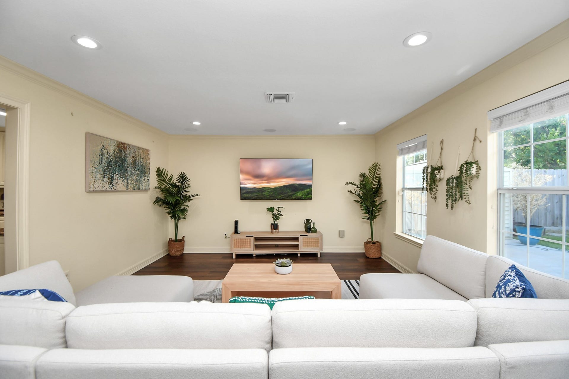9606 Beverlyhill Street, Houston, TX 77063 9606 Beverlyhill Street, Houston, TX 77063