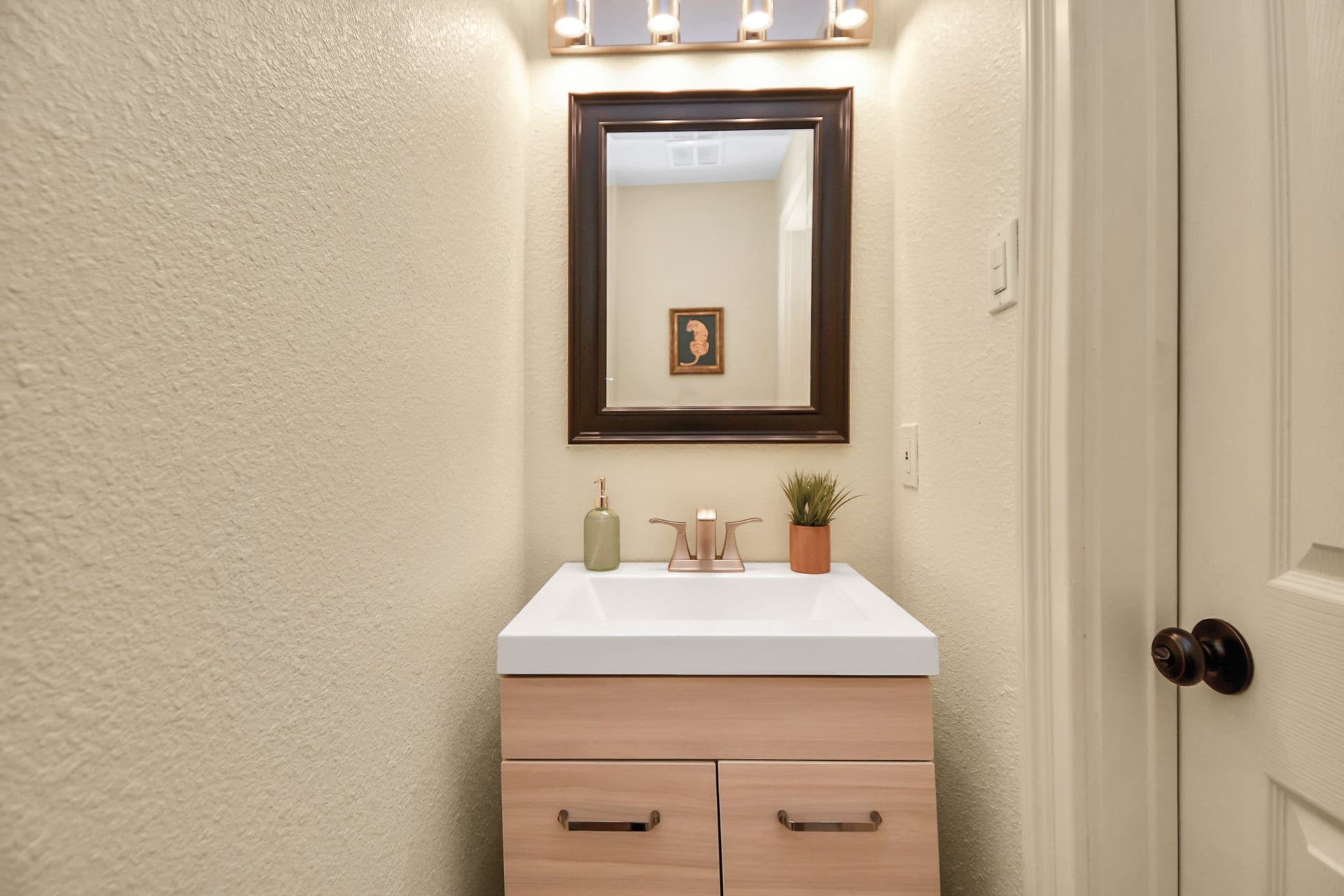 9606 Beverlyhill Street, Houston, TX 77063 9606 Beverlyhill Street, Houston, TX 77063