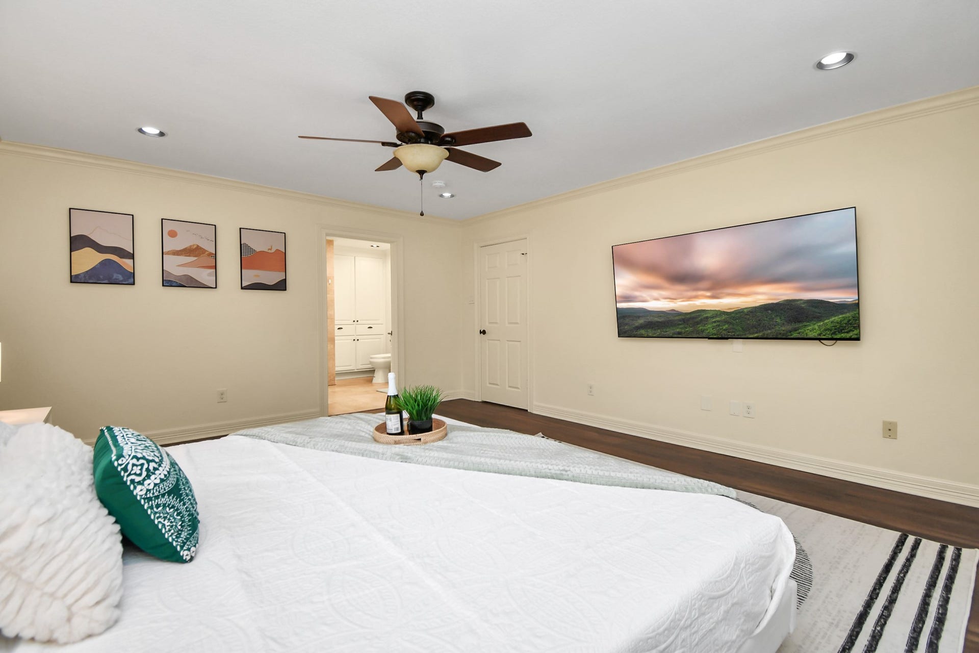9606 Beverlyhill Street, Houston, TX 77063 9606 Beverlyhill Street, Houston, TX 77063