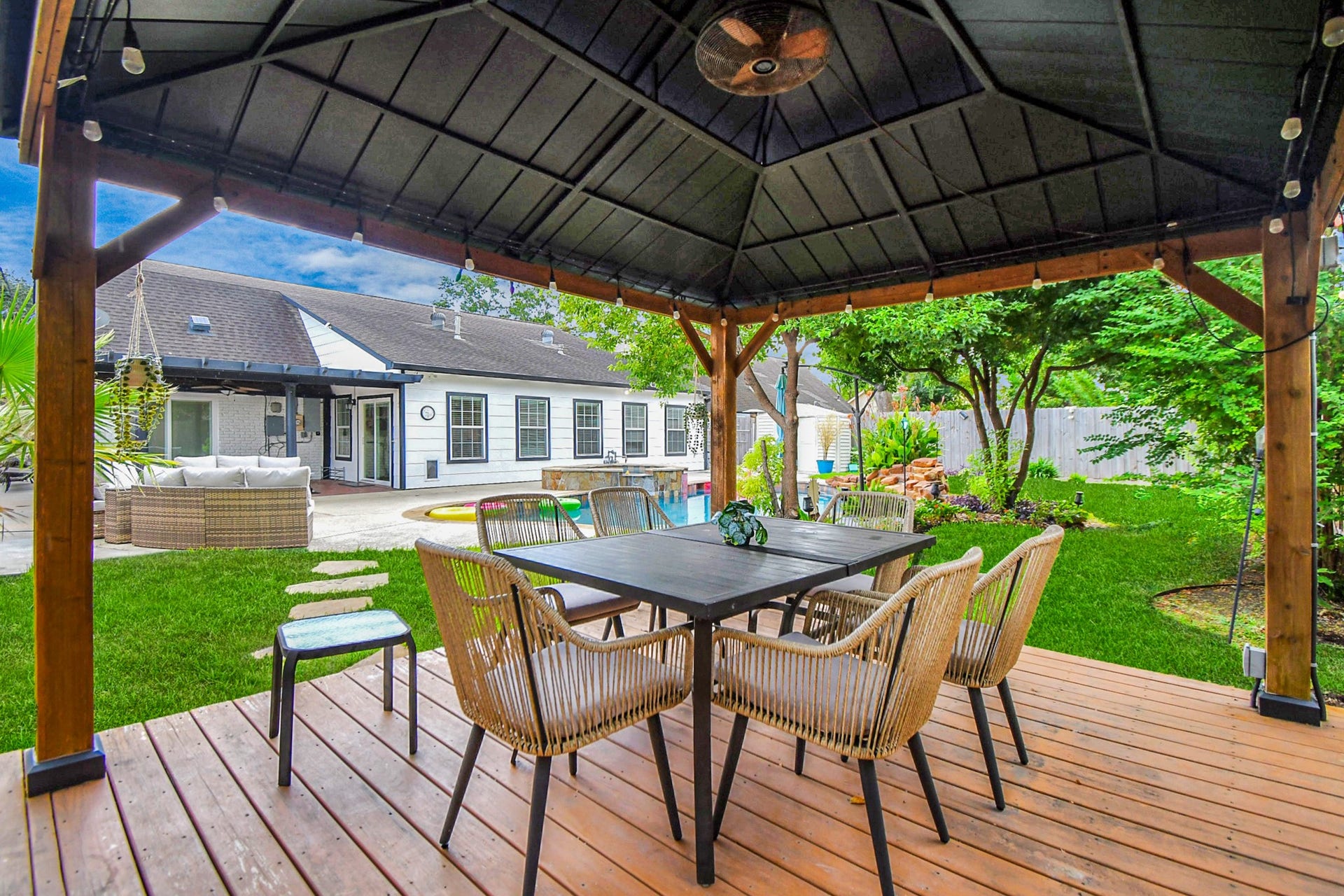9606 Beverlyhill Street, Houston, TX 77063 9606 Beverlyhill Street, Houston, TX 77063
