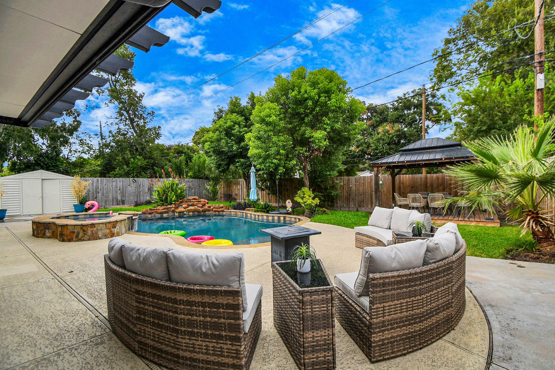 9606 Beverlyhill Street, Houston, TX 77063 9606 Beverlyhill Street, Houston, TX 77063