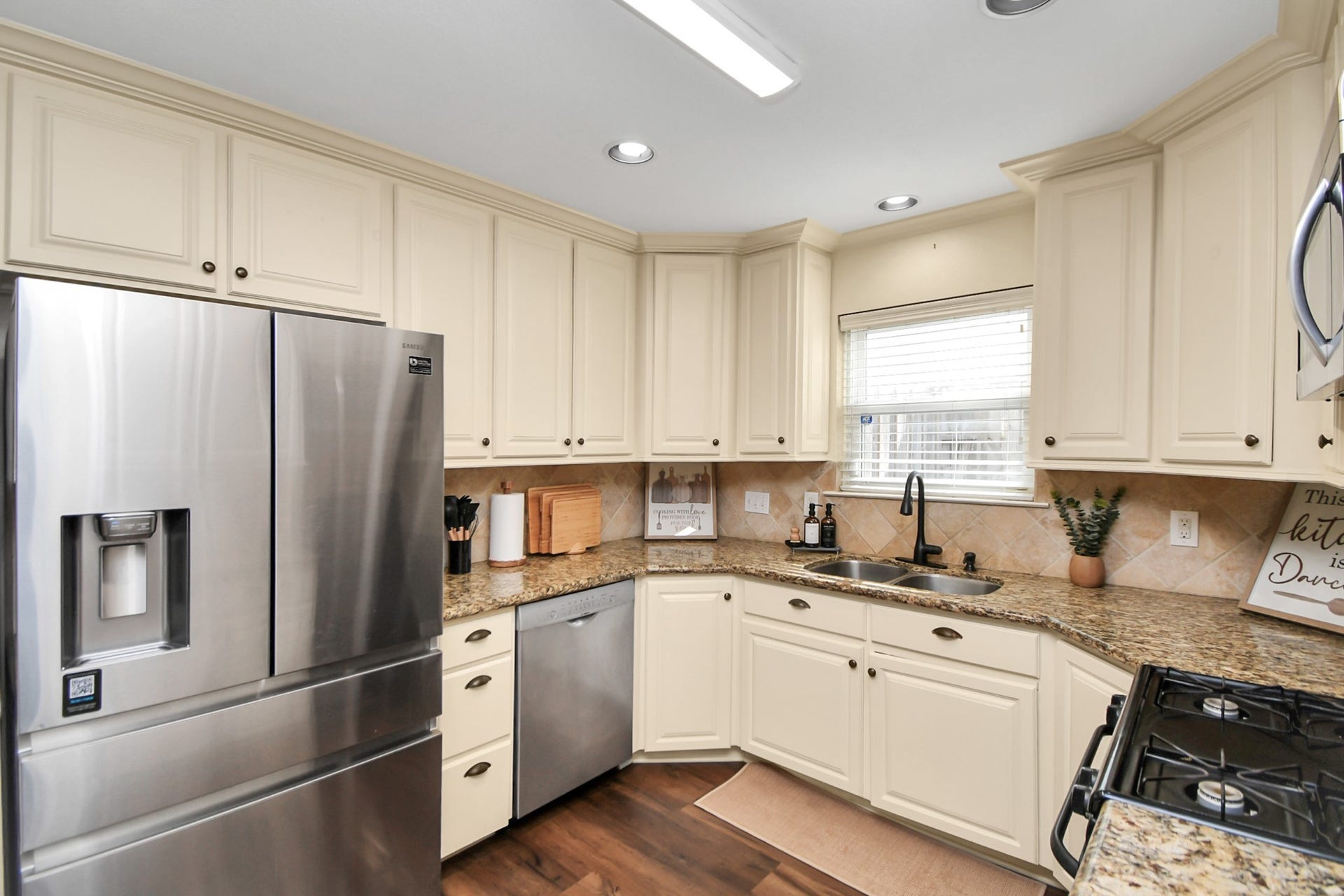 9606 Beverlyhill Street, Houston, TX 77063 9606 Beverlyhill Street, Houston, TX 77063