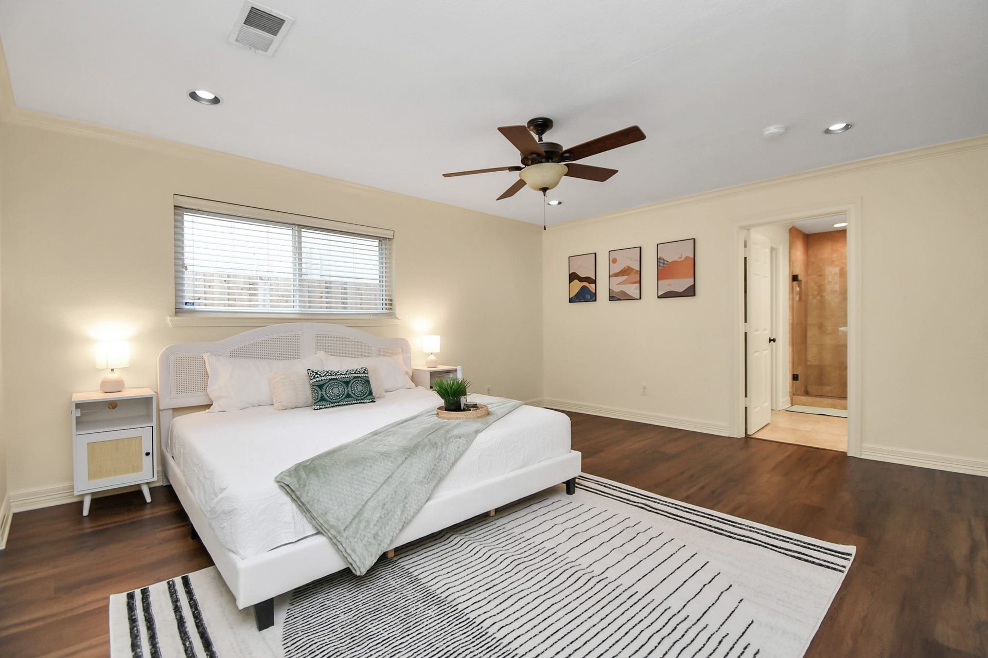 9606 Beverlyhill Street, Houston, TX 77063 9606 Beverlyhill Street, Houston, TX 77063